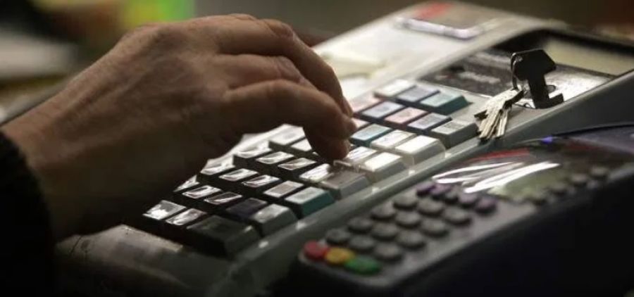 380.000 e-mail στάλθηκαν από την ΑΑΔΕ σε επιχειρήσεις για τη διασύνδεση των POS με τις ταμειακές