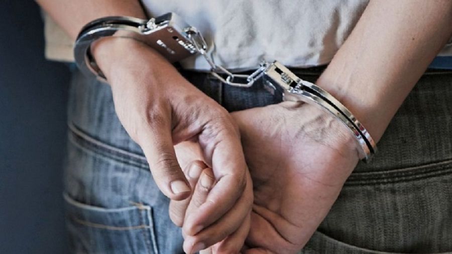 Λάρισα: Βρέθηκαν ημιαυτόματο όπλο και φυσίγγια σε αστυνομική επιχείρηση - Δύο συλλήψεις