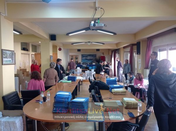 "Πυρετός" εργασιών για την παράδοση των εκλογικών σάκων στους Δήμους από την Π.Ε. Καρδίτσας (+Φωτο +Βίντεο)