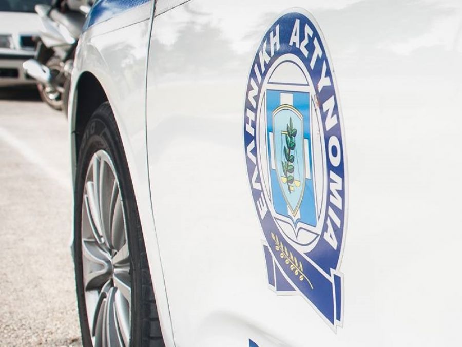 Λάρισα: Χειροπέδες σε ...μακρυχέρα οικιακή βοηθό!