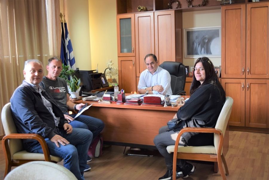 Συνάντηση του Δημάρχου Καρδίτσας με εκπροσώπους της ομάδας χάντμπολ του "Δόλοπα"