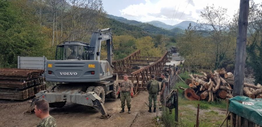 Ξεκίνησαν από το στρατό οι εργασίες τοποθέτησης γέφυρας Μπέλεϋ στη γέφυρα Καραϊσκάκη