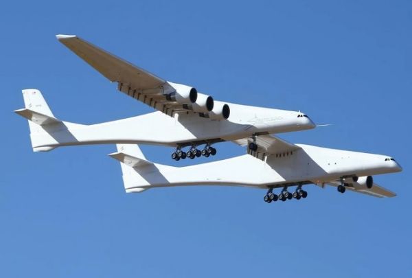 Stratolaunch Roc: Ιστορική πτήση για το μεγαλύτερο αεροσκάφος του κόσμου (+Βίντεο)