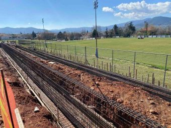 Έναρξη εργασιών για την κατασκευή κερκίδων στο γήπεδο ποδοσφαίρου της Σούρπης