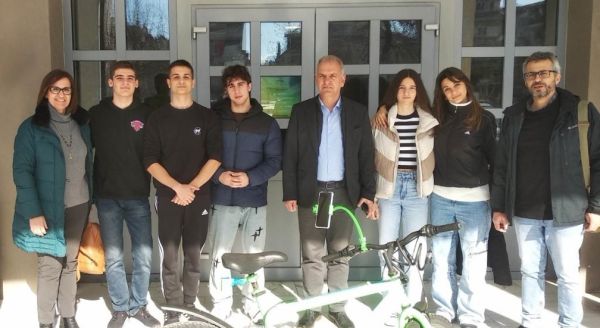 Mo-Bike: Μία καινοτόμα λύση για τα ποδήλατα με χρήση τρισδιάστατης εκτύπωσης, κινητής συσκευής και μικροελεγκτή από μαθητές του 1ου Πειραματικού Λυκείου Καρδίτσας