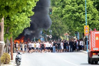 Επεισόδια στη Νέα Σμύρνη Λάρισας - Δεν έγινε η μεταφορά των 35 πολιτών με κορονοϊό στην "Αρωγή"