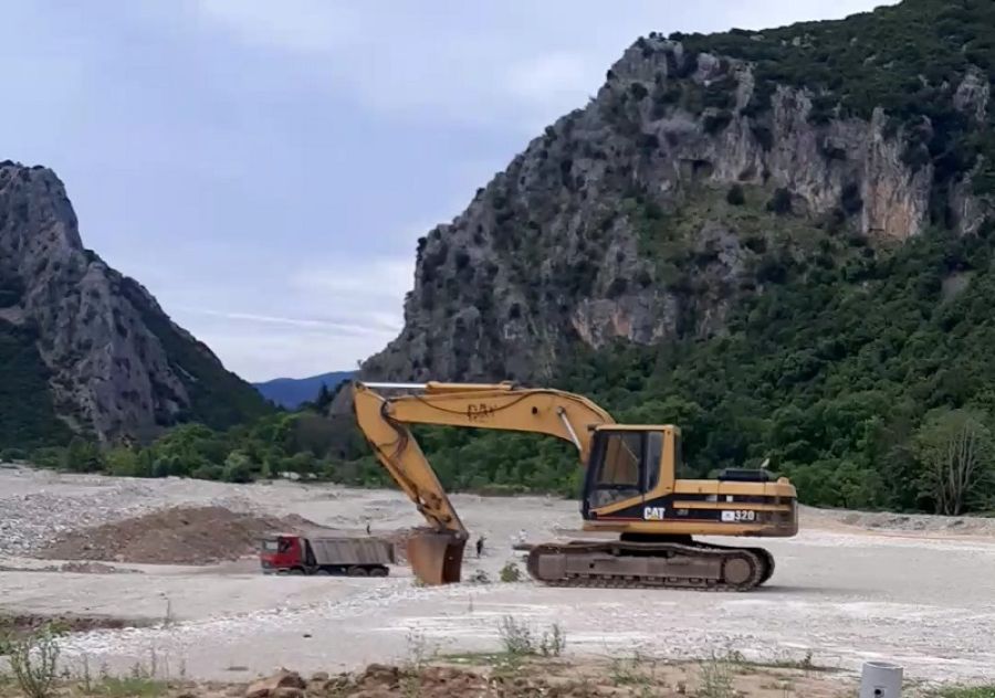 Υπεγράφη η σύμβαση για τις σημειακές παρεμβάσεις στον Πάμισο ποταμό ύψους 1,22 εκατ. ευρώ