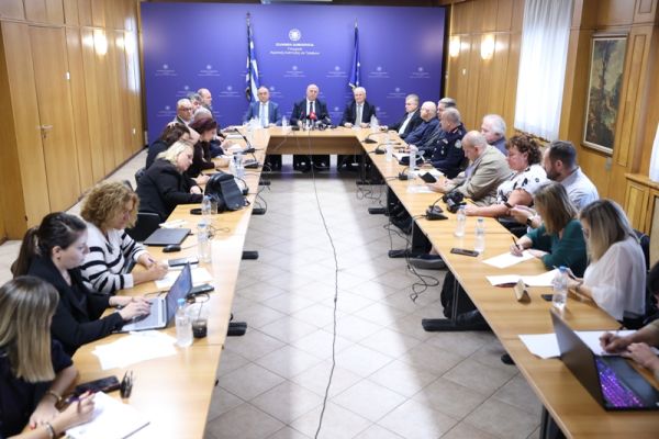 Κ. Τσιάρας: Δημιουργείται Εθνική Επιστημονική Επιτροπή Διαχείρισης και Ελέγχου της ευλογιάς - Πρόεδρός της ο Χαρ. Μπιλλίνης