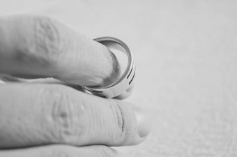 e-EΦΚΑ: Δικαίωμα ασφάλισης και σε ανασφάλιστους διαζευγμένους συζύγους