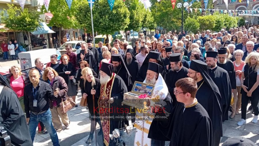 Σε κατανυκτικό κλίμα η αποχώρηση της Αγίας Ζώνης από τον Ιερό Ναό Αγ. Κων/νου και Ελένης - Επίσκεψη και στο νοσοκομείο (+Φωτο +Βίντεο)