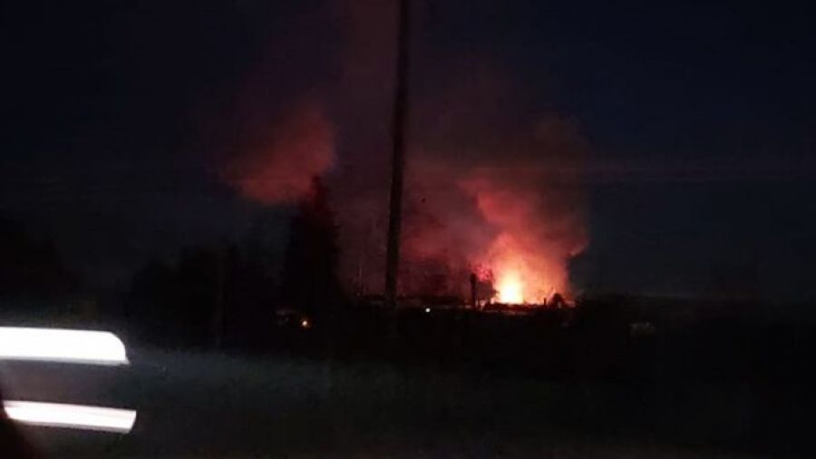 Πυρκαγιά έκαψε αποθήκη και θερμοκήπιο στο 10ο χλμ. Λάρισας - Αμπελώνα