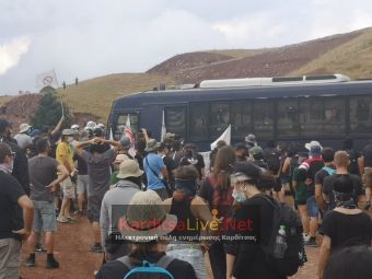 Πολυπληθής κινητοποίηση στον Τύμπανο κατά της εγκατάστασης ανεμογεννητριών στα Άγραφα (+Φώτο)