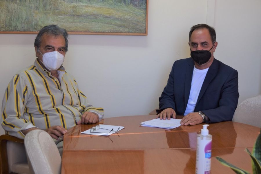 Τον Δημ. Ρήτα για την πρόσφατη βράβευση του συνεχάρη ο Δήμαρχος Καρδίτσας Β. Τσιάκος