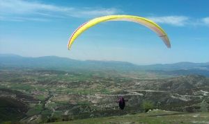 Ελαφρύς τραυματισμός χειριστή αλεξιπτώτου πλαγιάς στην Κόρη Τρικάλων