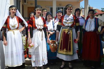 Πρωτομαγιά: Κλήδονας στα καραγκουνοχώρια της Δυτικής Θεσσαλίας
