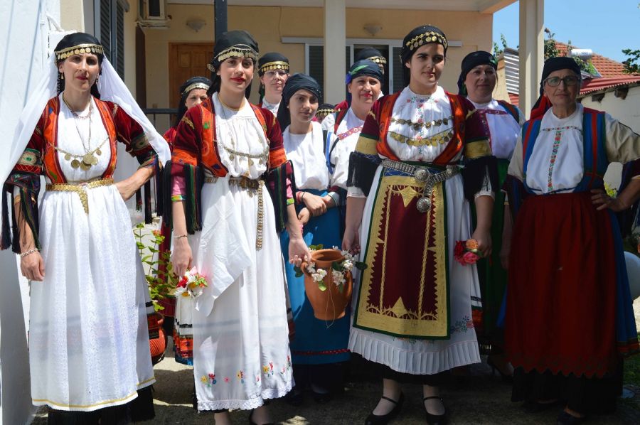Πρωτομαγιά: Κλήδονας στα καραγκουνοχώρια της Δυτικής Θεσσαλίας