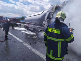 Πιερία: Νεκρός οδηγός βυτιοφόρου που "δίπλωσε" και στη συνέχεια ξέσπασε πυρκαγιά (+Φώτο)