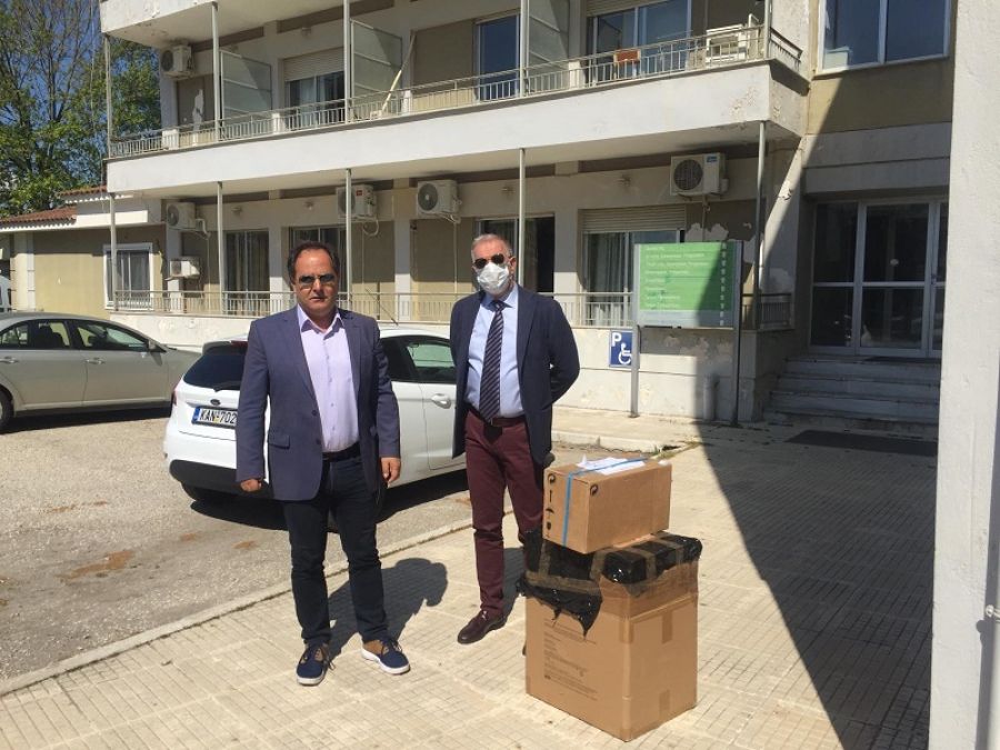 Ιατρικά είδη στο Νοσοκομείο προσέφερε ο Δήμαρχος κ. Β. Τσιάκος
