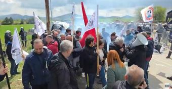 Επεισόδια μεταξύ διαδηλωτών και ΜΑΤ κατά την έλευση του Πρωθυπουργού στον ΑΗΣ Καρδιάς (Κοζάνη) +Βίντεο