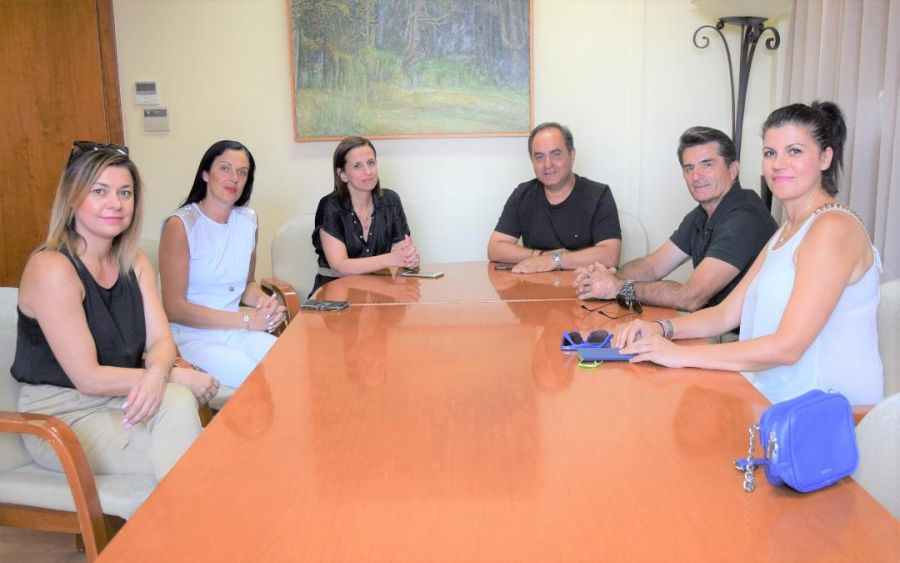 Τον Δήμαρχο Καρδίτσας Β. Τσιάκο επισκέφτηκε η περιφερειακή Δ/ντρια του ΟΑΕΔ