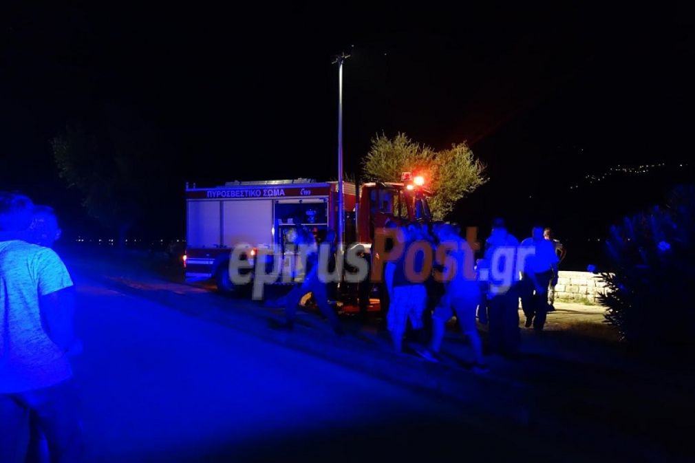 Αστυνομικός διέσωσε νεαρή γυναίκα που έπεσε το βράδυ στη λίμνη των Ιωαννίνων