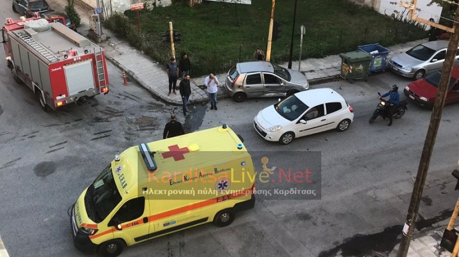 Καρδίτσα: Τροχαίο με υλικές ζημιές στη συμβολή των οδών Καραϊσκάκη και Δ. Λάππα (+Φώτο)