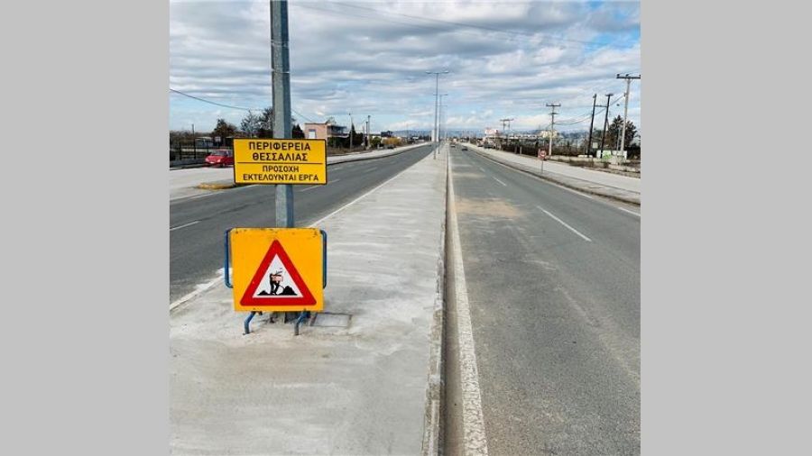Σε εξέλιξη οι εργασίες σε 15 κόμβους και νησίδες του οδικού δικτύου της Π.Ε. Λάρισας