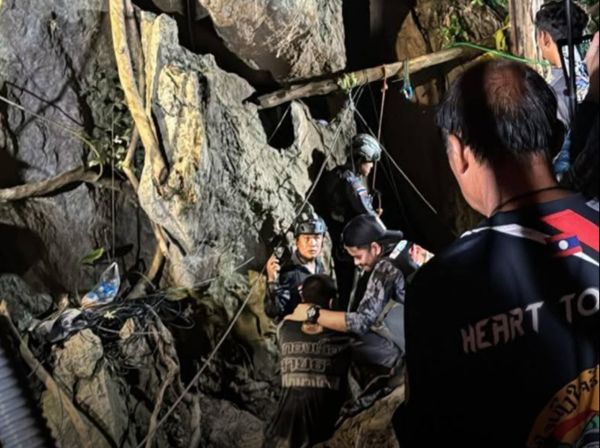 Λάος: Απελευθερώθηκε ένας από τους επτά άνδρες που έχουν εγκλωβιστεί σε σπήλαιο (+Φώτο)