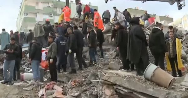 Τουρκία: Άλλοι τρεις επιζώντες ανασύρθηκαν από τα ερείπια 260 ώρες μετά τον σεισμό