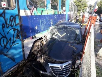 Βόλος: Τρένο παρέσυρε αυτοκίνητο στη διάβαση της Αλαμάνας - Ζωντανή η οδηγός