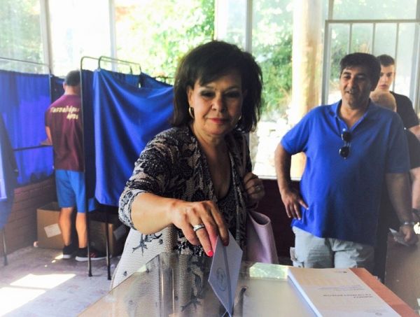 Στο Μοσχάτο ψήφισε η Ασημίνα Σκόνδρα
