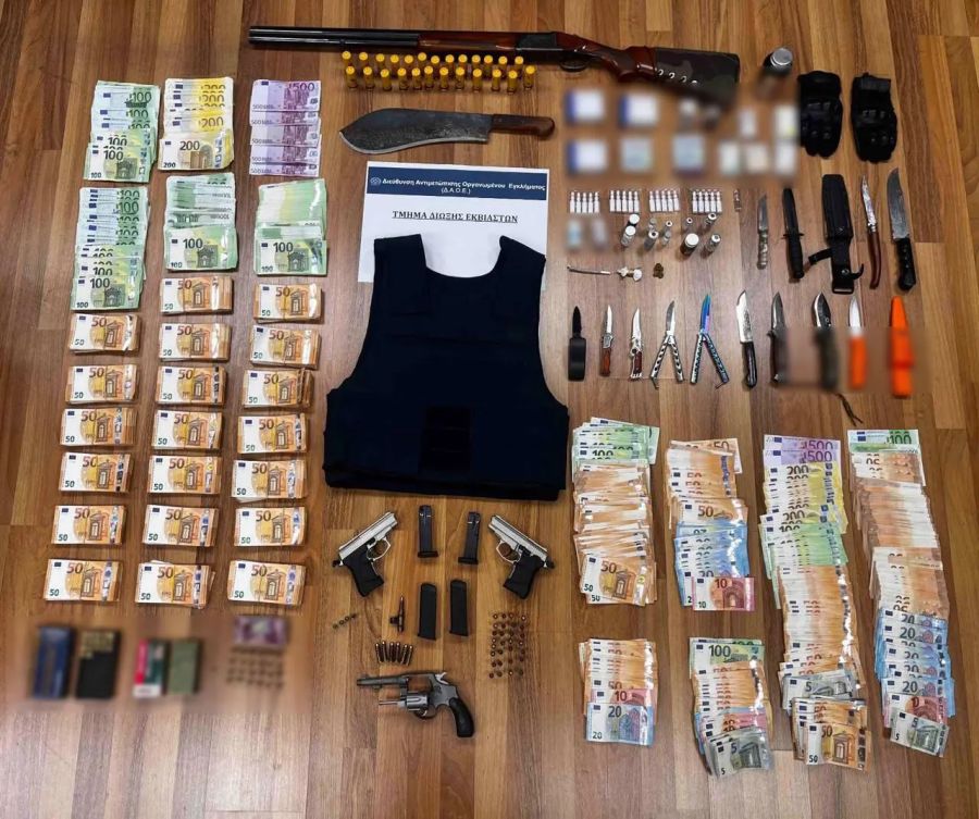 Μία ...ντουζίνα συλλήψεις στον Πειραιά, μελών δύο εγκληματικών οργανώσεων (+Βίντεο)