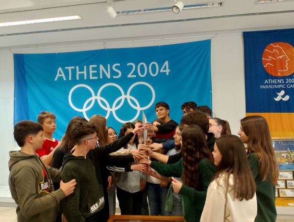Επίσκεψη μαθητών του 2ου Γυμνασίου Καρδίτσας στη Συλλογή Ολυμπιακών Ενθυμημάτων της Δημοτικής Πινακοθήκης Καρδίτσας