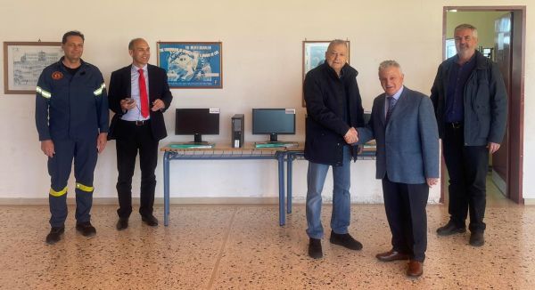 Ευχαριστήριο προς την Συνεταιριστική Τράπεζα Θεσσαλίας για την προσφορά τριών Η/Υ στο 1o ΕΠΑΛ Σοφάδων