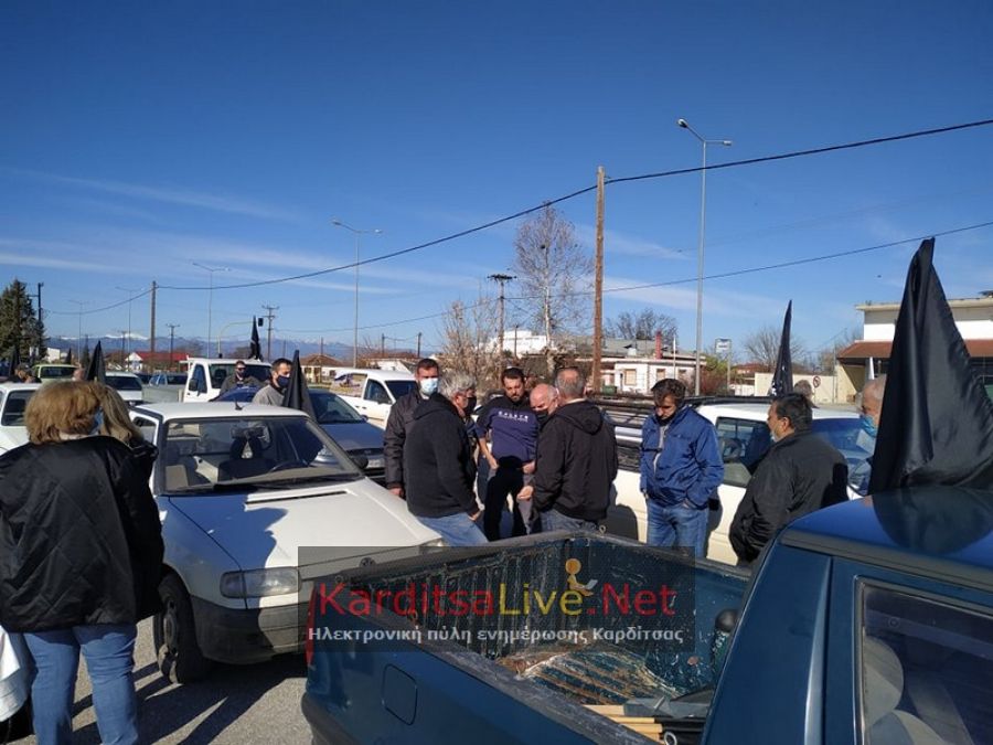 Σε εξέλιξη κινητοποίηση με οχήματα των αγροτών στην Καρδίτσα (+Φώτο +Βίντεο)