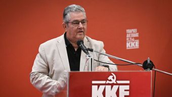 Ο Γ.Γ. της Κ.Ε. του ΚΚΕ Δημήτρης Κουτσούμπας σε εκδήλωση στο Μουζάκι