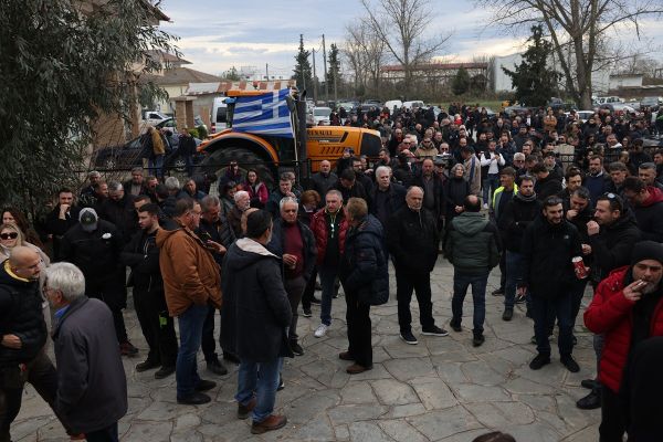 Νέα κλιμάκωση με 48ωρο αποκλεισμό εθνικών οδών, παραδρόμων και τελωνείων αποφάσισαν οι αγρότες στα Μάλγαρα (+Βίντεο)