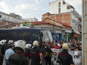Με παρουσία των ΜΑΤ ολοκληρώθηκε η δημοπρασία 38 στρεμμάτων στο Δημαρχείο Καρδίτσας (+Φώτο +Βίντεο)