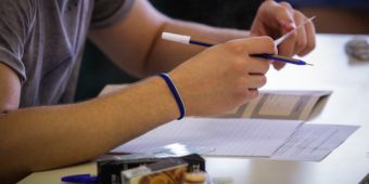 Πανελλαδικές 2023: Άνοδος των βάσεων αλλά και κενές θέσεις στα πανεπιστήμια