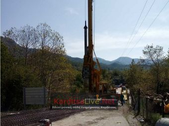 Σε εξέλιξη οι εργασίες για την τοποθέτηση γέφυρας "Μπέλεϋ" στη γέφυρα "Καραϊσκάκη" (+Φώτο)