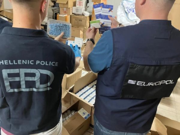 Εξαρθρώθηκε συμμορία που δραστηριοποιούνταν στην παραγωγή και εμπορία αναβολικών και άλλων φαρμακευτικών σκευασμάτων
