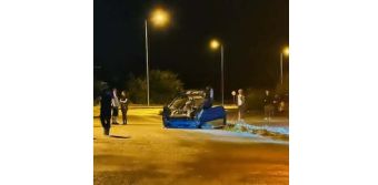 Τρίκαλα: Άγιο είχε νεαρός οδηγός – Έπεσε σε κολόνα του ΔΕΔΔΗΕ και το αμάξι ανατράπηκε!