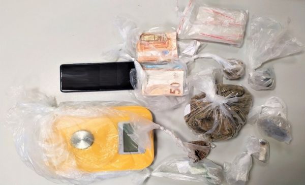 Σύλληψη άνδρα για διακίνηση ναρκωτικών στη Λάρισα