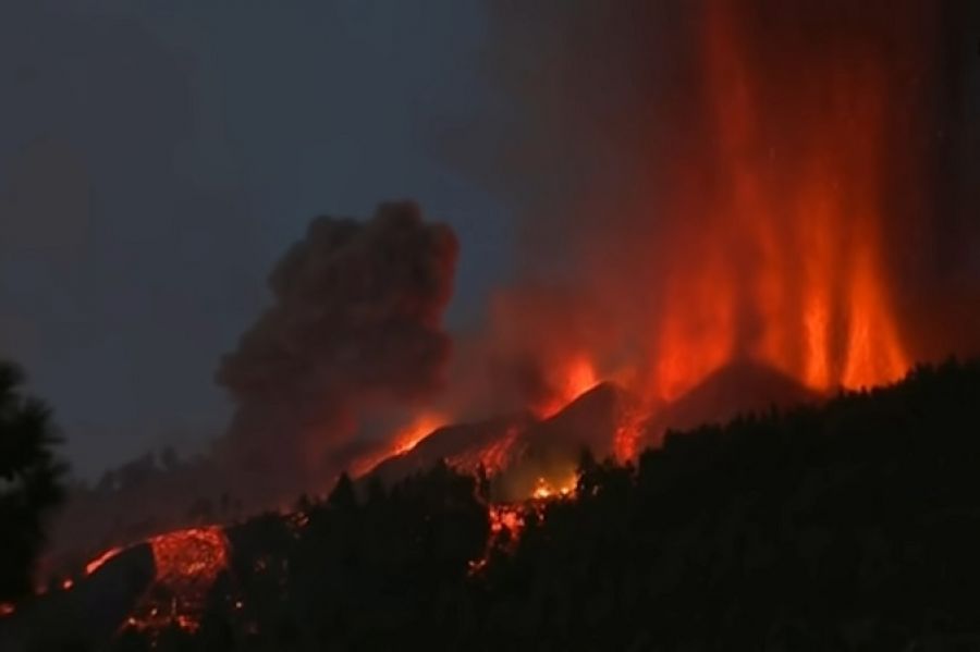 Έκρηξη ηφαιστείου στην Λα Πάλμα: Η λάβα έχει «καταπιεί» πάνω από 100 σπίτια (+Βίντεο)