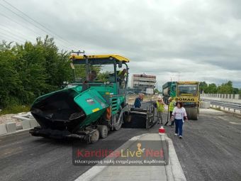 «Πέφτει» άσφαλτος στο τελευταίο τμήμα του περιφερειακού δακτυλίου της Καρδίτσας (+Φωτο +Βίντεο)