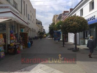 Καρδίτσα: Μικρή αγοραστική κίνηση στα λίγα ανοιχτά καταστήματα την Κυριακή (+Φώτο)