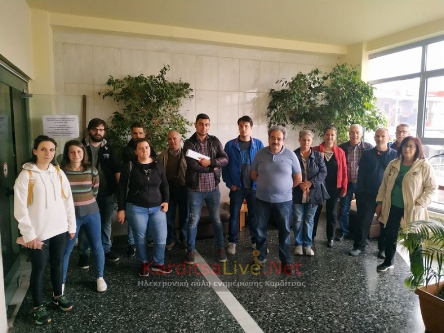 Παράσταση διαμαρτυρίας στο Δημαρχείο για την αλλαγή χρήσης τμήματος του πρώην στρατοπέδου «Λουμάκη»(+Φώτο +Βίντεο)