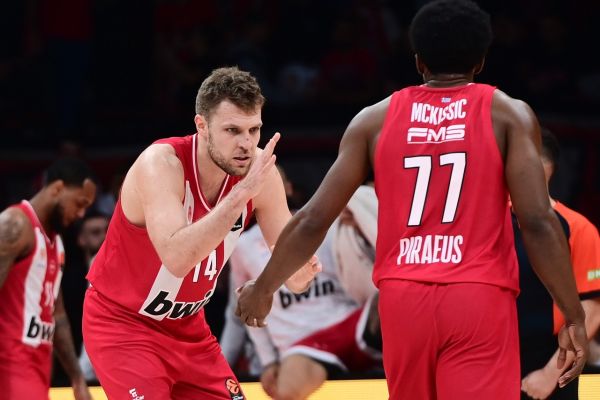 Euroleague: Άλλη μια νίκη για τον Ολυμπιακό στο ΣΕΦ - Αποτελέσματα 32ης αγωνιστικής και βαθμολογία