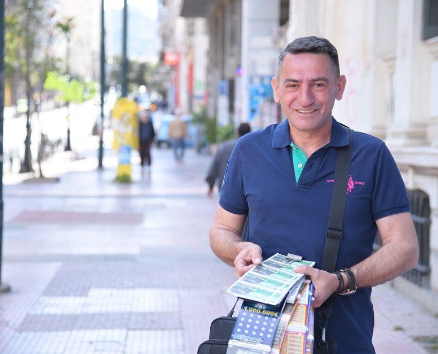 Γιώργος Θανασάκης: Ο λαχειοπώλης της Καρδίτσας με τη φιλανθρωπική δράση