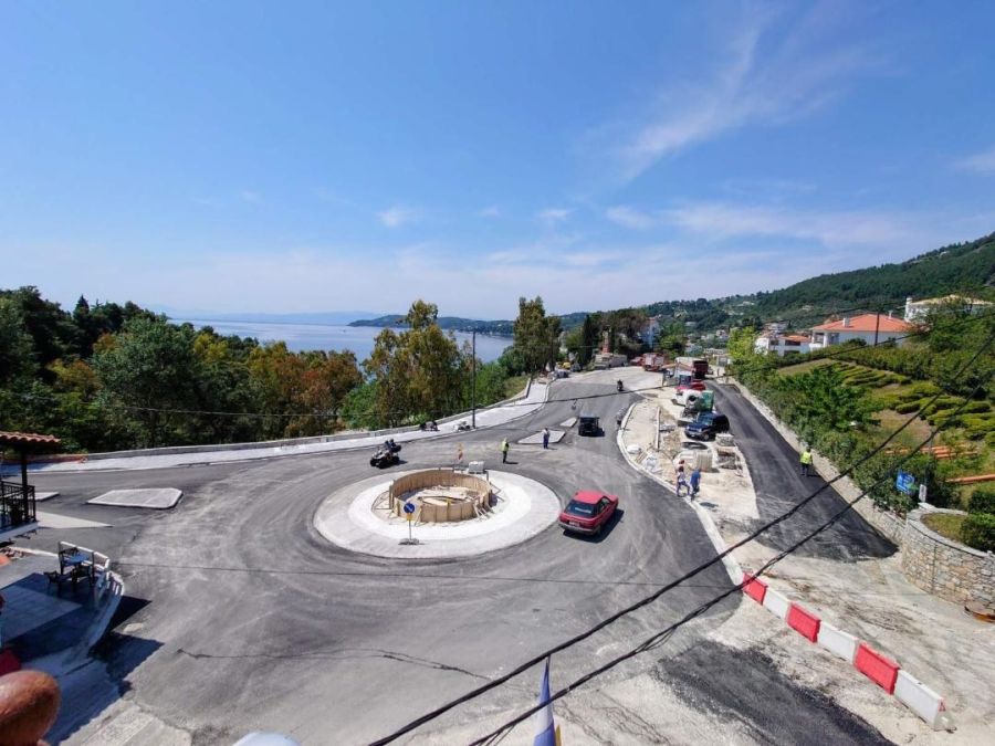 Στην κυκλοφορία ο νέος κυκλικός κόμβος στην «Ακρόπολη» της Σκιάθου
